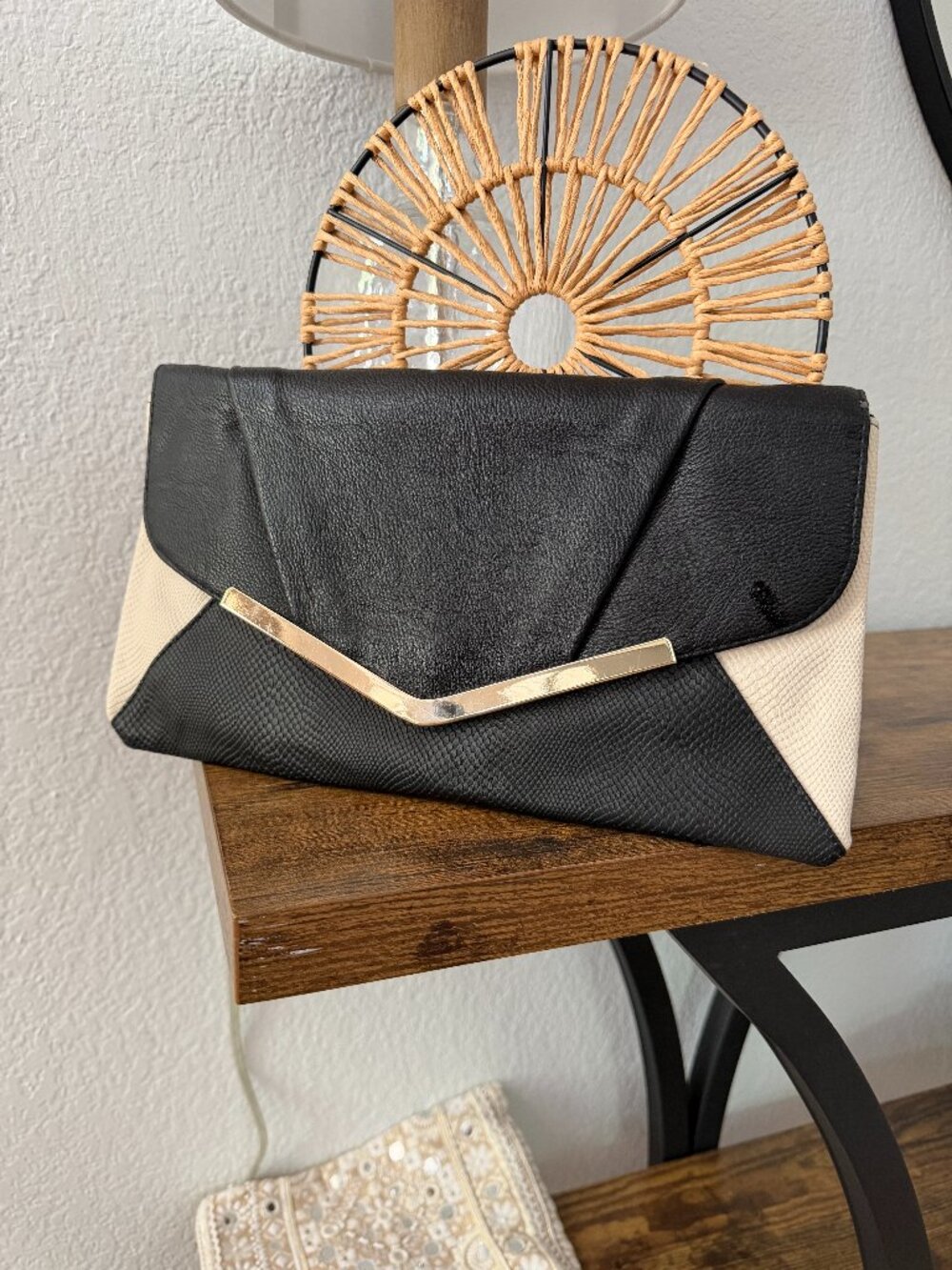 NEW (no tags) Black and Gold and crea retro clutch with optional crossbody chain